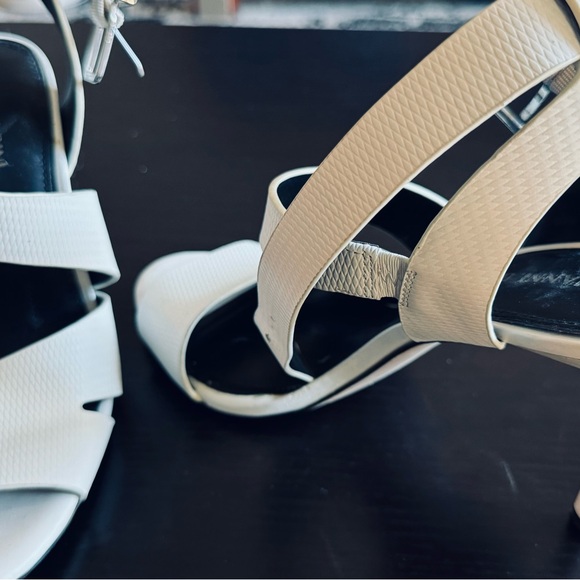 White Gianni high heel shoe size 7 - Picture 3 of 5